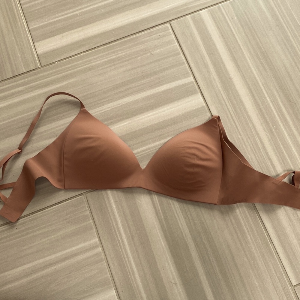 34C Lululemon take shape bra. NWT